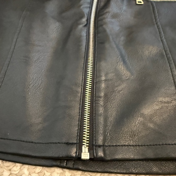 TOPSHOP Faux Leather Buckle Zip Miniskirt SIZE: 2 - Picture 9 of 13